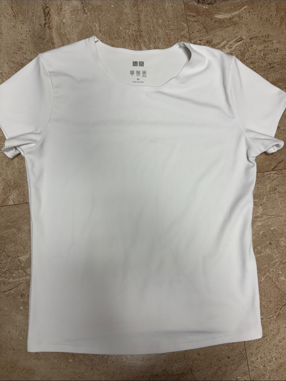 Uniqlo White Scoop Neck Tee